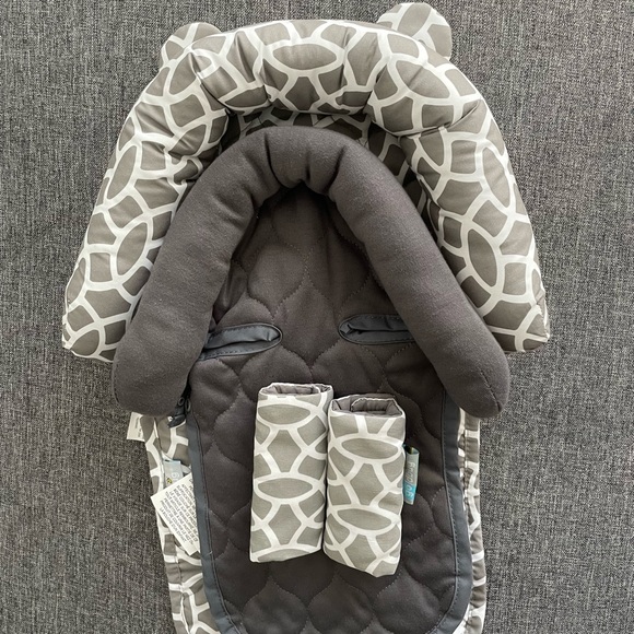 On the Goldbug Duo Head Support + Strap Covers for Car Seats and Strollers - Picture 1 of 4